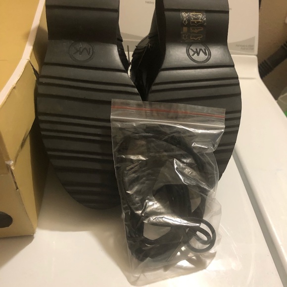 Michael Kors combat boot black leather upper - Picture 5 of 9